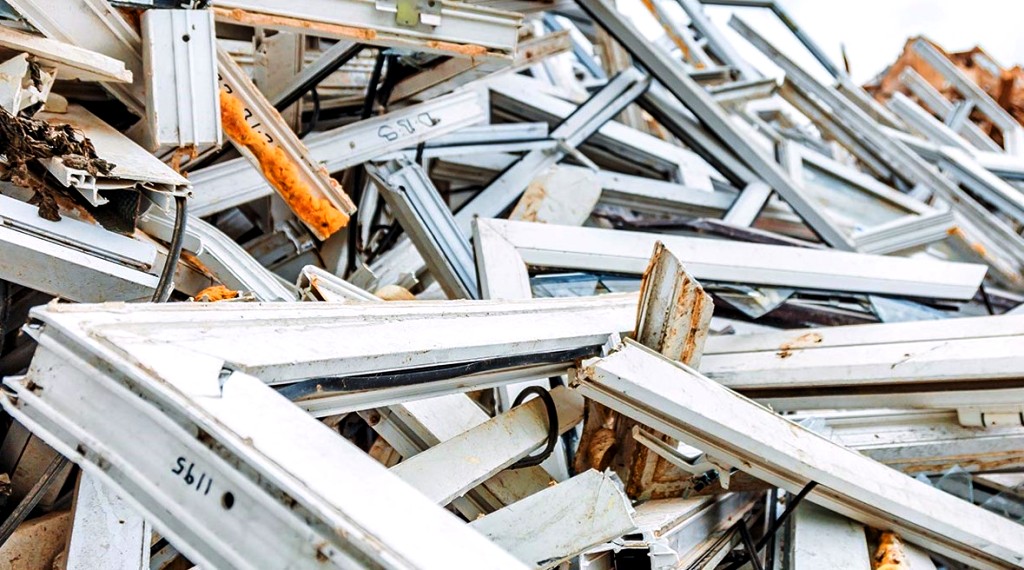 Staré plastové okná nemusia končiť na skládke. Slovenská firma sa pustila do ich recyklácie